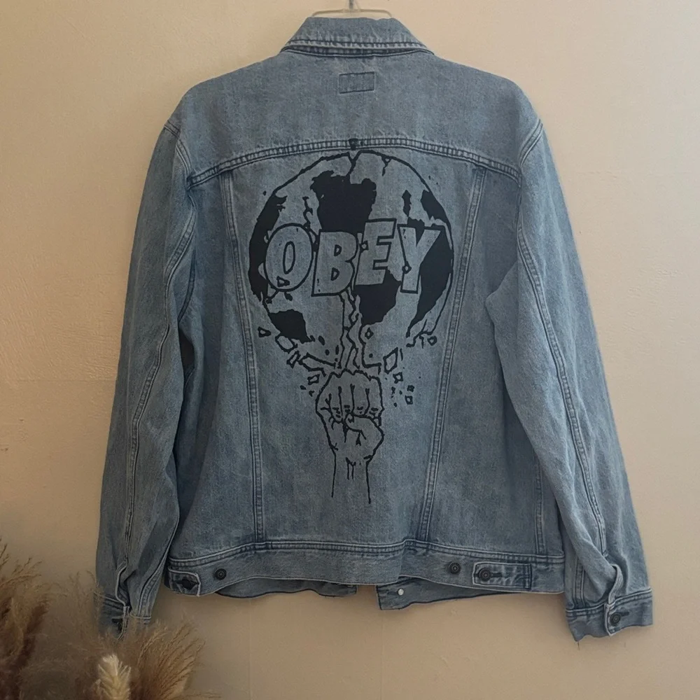 Obey Worldwide Jean Jacket Light Blue Denim Fist Earth Shatter Graphic Black XL - Picture 16 of 16